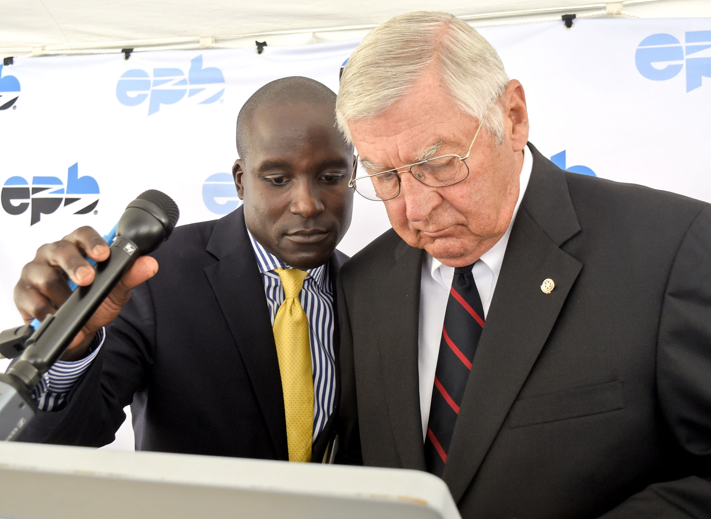 Staff Photo by Robin Rudd / From left, then-EPB Vice President of Community Development Hodgen Mainda and then-EPB Board Chair Joe Ferguson discuss the program during a 2017 event. Ferguson, who served on the EPB board from 1991-2019, died June 12.