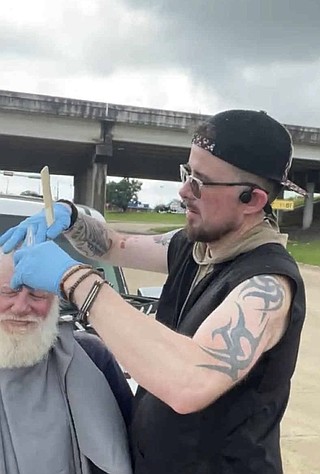 Barber marks Father's Day with free haircuts at Texarkana intersection ...