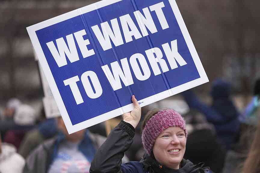 U.S. labor market surprises with 147K new jobs in June