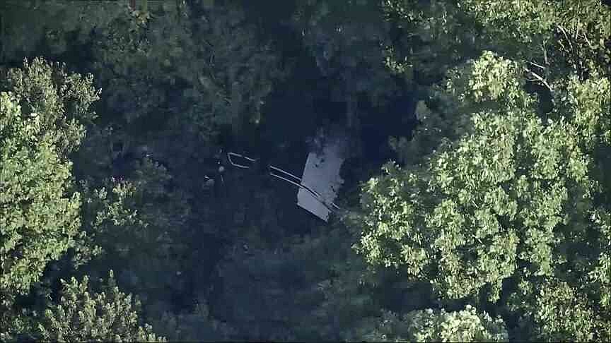 New Jersey skydiving company plane crashes into woods