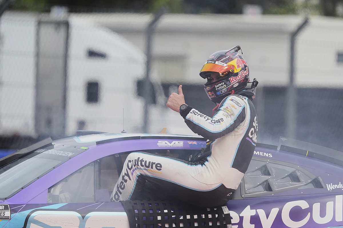 SVG’s Chicago mastery continues with Xfinity win, Cup pole