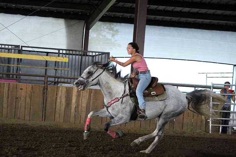 Mane Course Barrels and Bullets draws dozens of riders | Jefferson City News Tribune