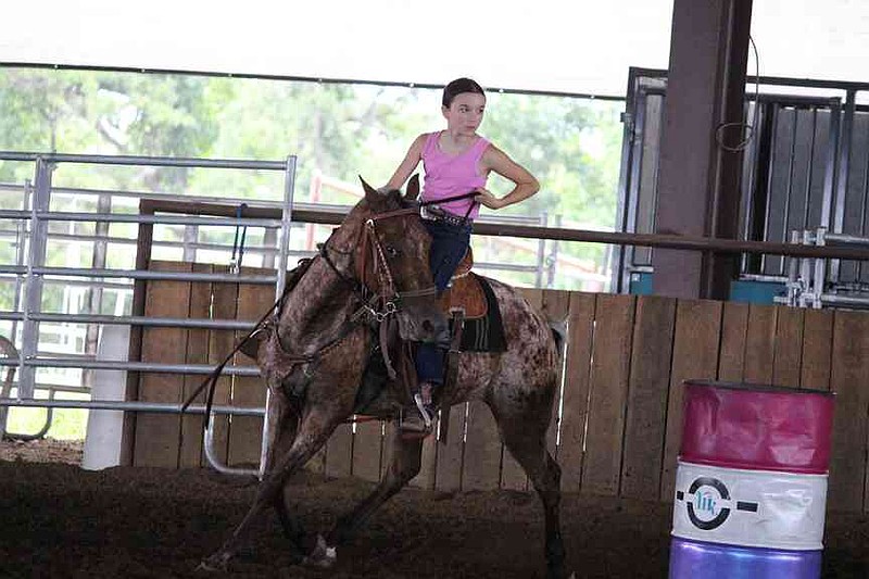 Mane Course Barrels and Bullets draws dozens of riders | Jefferson City News Tribune