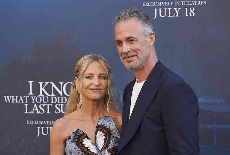 Freddie Prinze Jr., right, a cast member in "I Know What You Did Last Summer," poses with his wife, Sarah Michelle Gellar, at the premiere of the film at The United Theater on Broadway, Monday, July 14, 2025, in Los Angeles (AP Photo/Chris Pizzello)