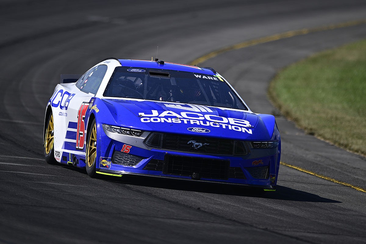 裁判官は、法的な戦いの中でNASCARチームの売却を停止します