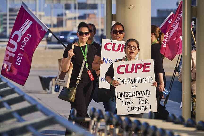 Government forces Air Canada, flight attendants back to work, into arbitration