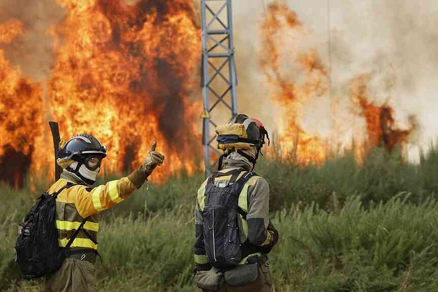 Spain deploys more troops to battle wildfires during heatwave