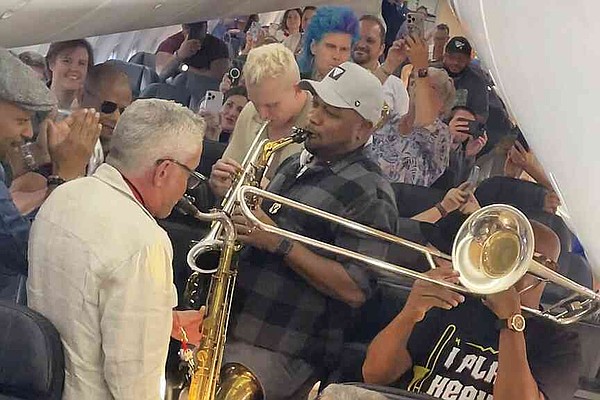 Jazz musicians entertain stranded flyers | Jefferson City News Tribune