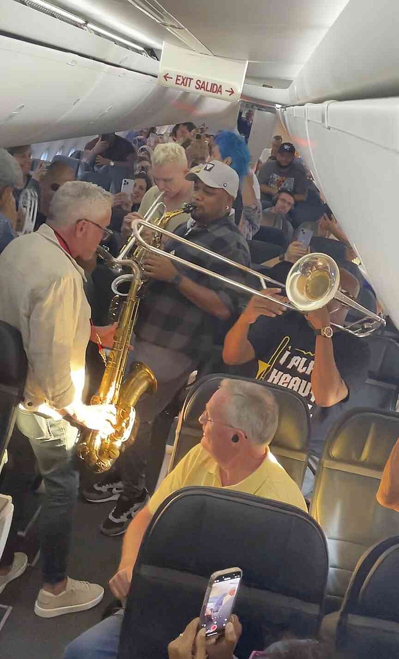 Jazz musicians entertain stranded flyers | Jefferson City News Tribune