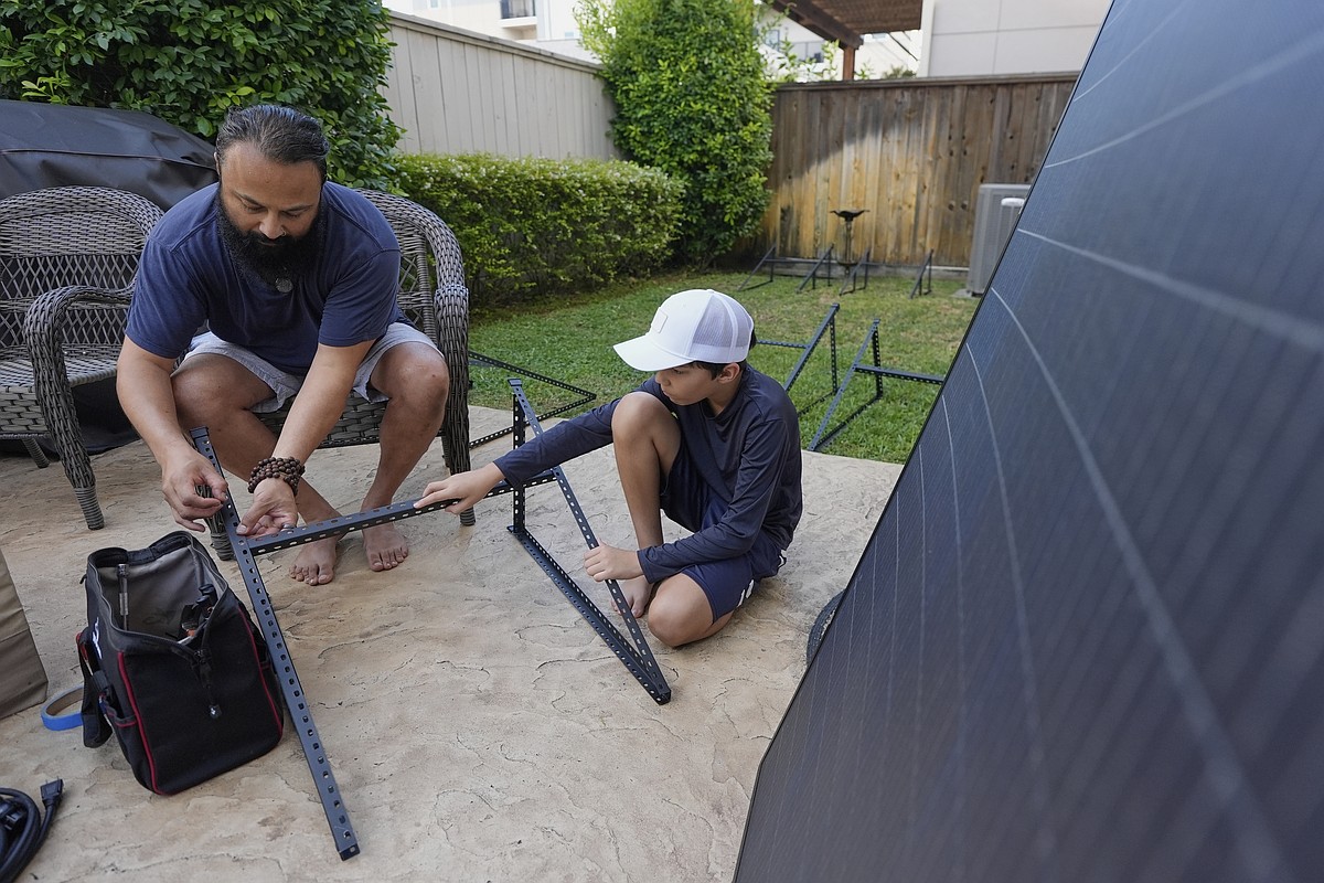 Solar panels that fit on your balcony or deck are gaining traction in the U.S.