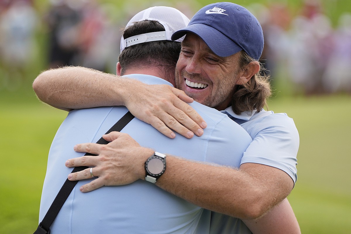 5-at-10: Weekend winners (Tommy Fleetwood) and losers (a bunch), college football game week, best CFB unis