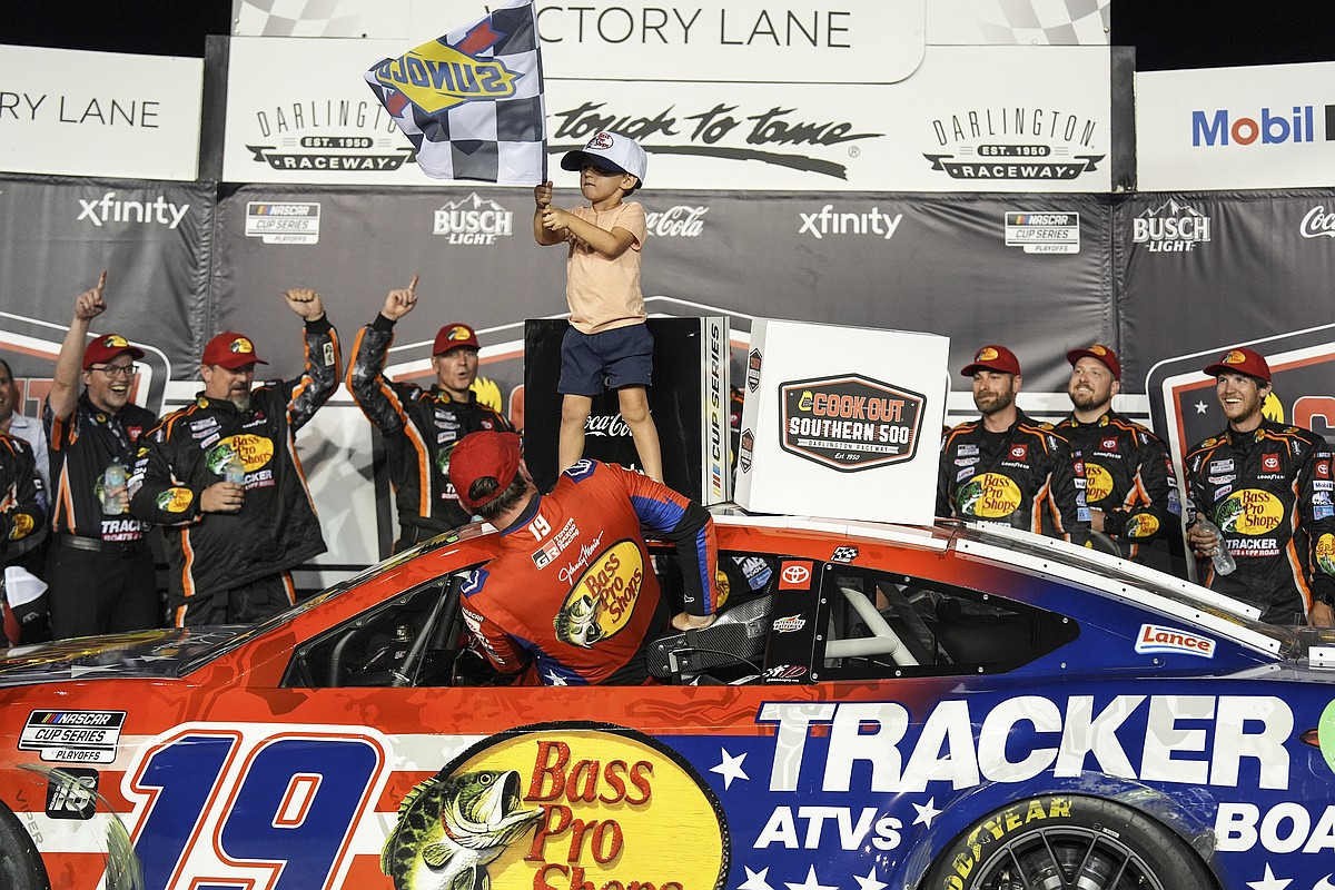 103768831_103768831-