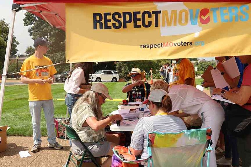 Voters’ rights advocacy group gathers signatures for ballot initiative ...