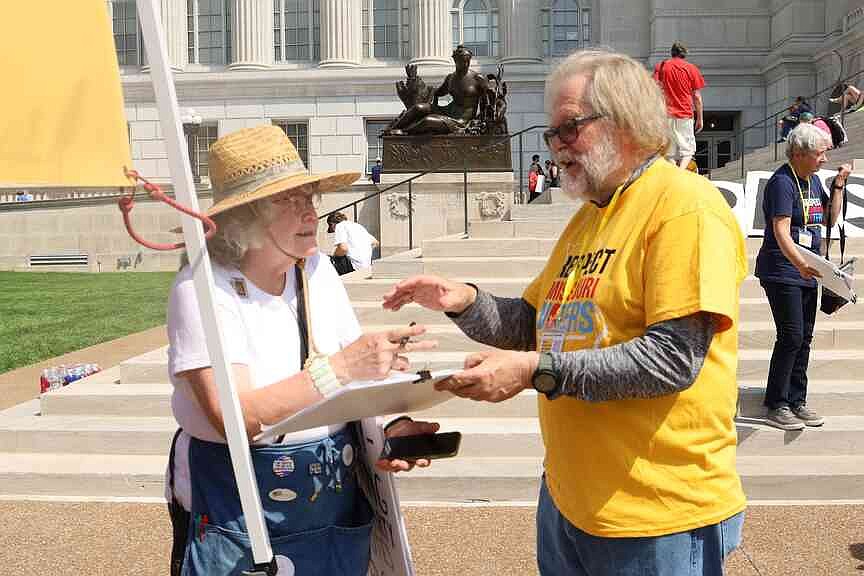 Voters’ rights advocacy group gathers signatures for ballot initiative ...