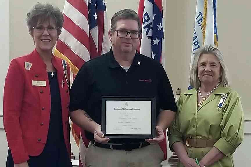 Daughters of the American Revolution presents community service award to Texarkana Young Marines