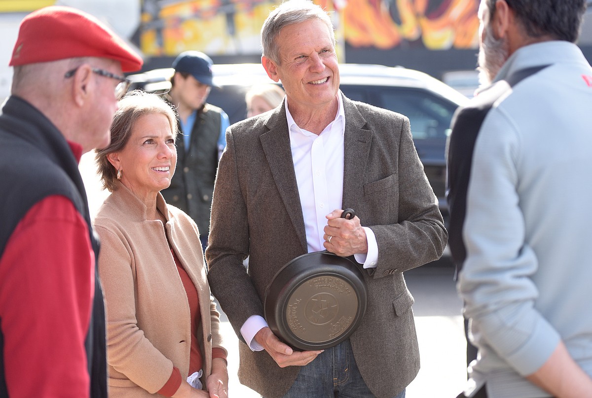 Tennessee Gov. Lee visits Lodge Cast Iron plant for America 250 campaign