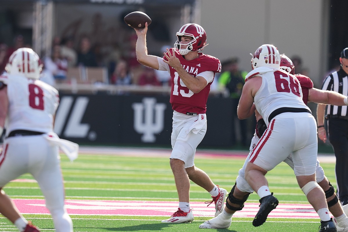 Mendoza's near-perfect day lifts No. 2 Indiana to 31-7 win over Wisconsin