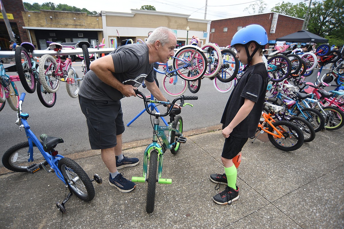 Chattanooga nonprofit donates bikes to local schools, community