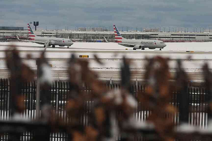 Post-Thanksgiving travelers in Chicago see flights canceled after winter storm
