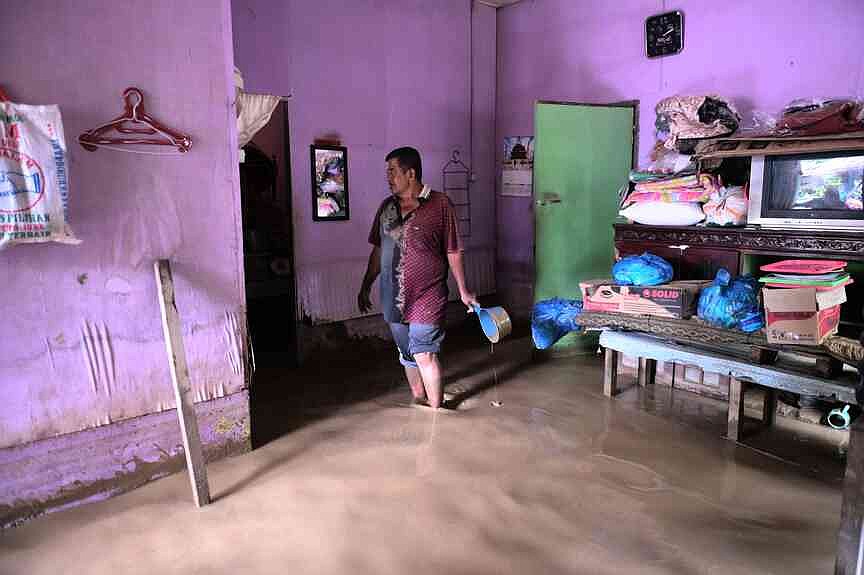 Rescue teams racing to reach communities isolated after flooding in Indonesia, Sri Lanka, Thailand