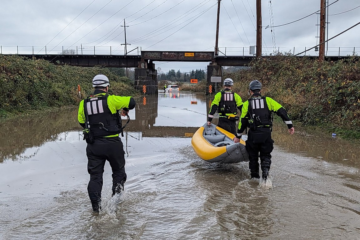 Storms bring heavy rain to the Pacific Northwest, snow and freezing ...