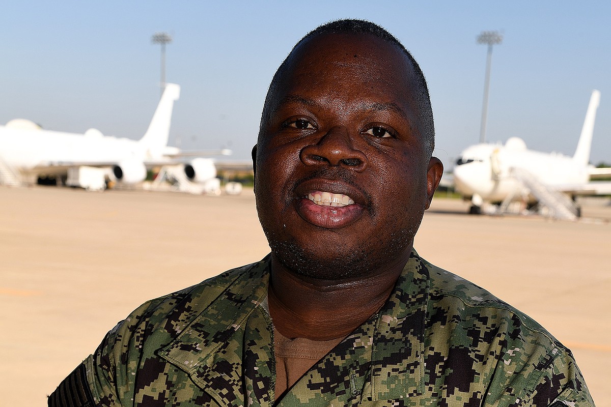 Texarkana-born sailor supports Navy's 'Take Charge and Move Out' mission