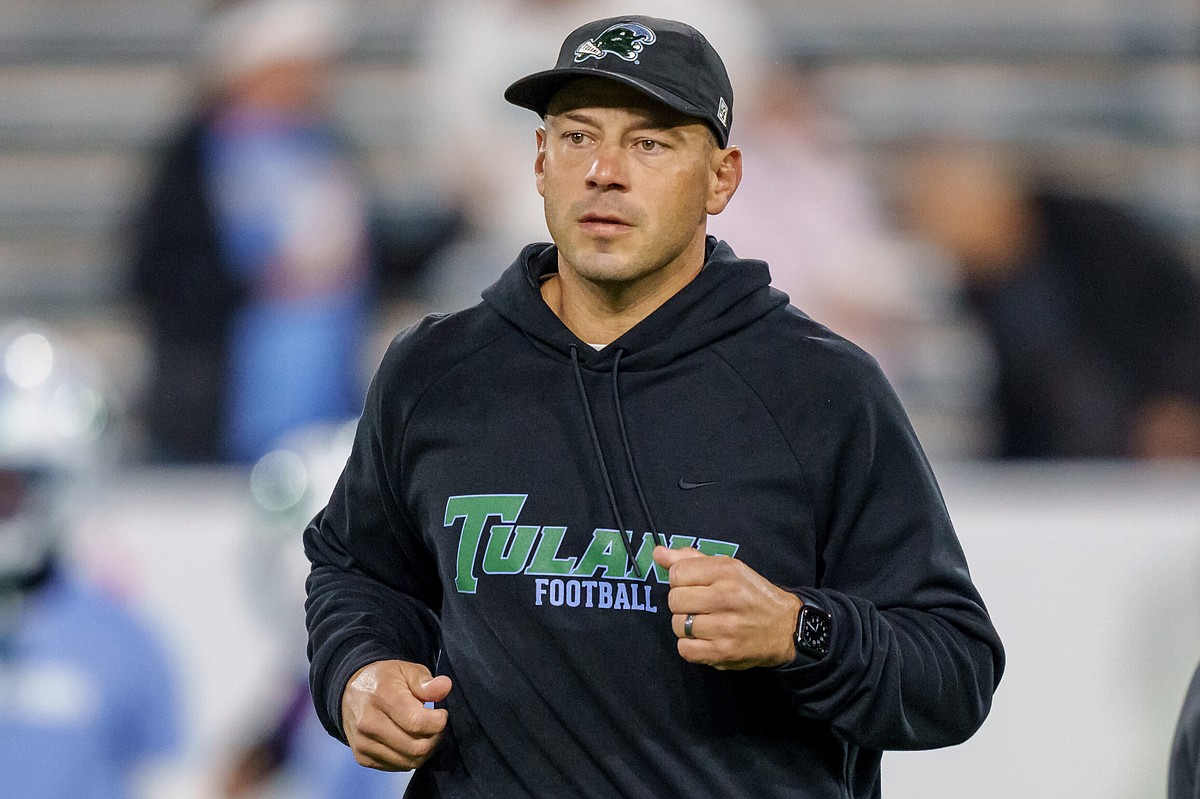 Tulane coach’s father dies two days before Green Wave’s CFP debut