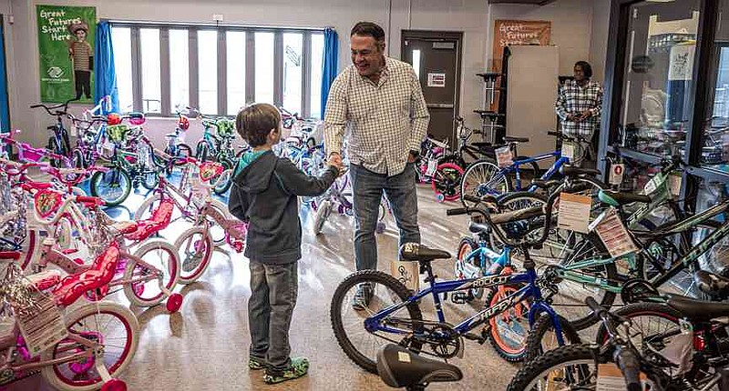 Donating childrens to christmas mother