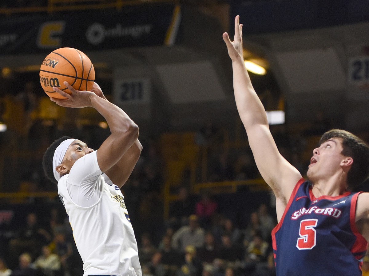 UTC men claw way to first SoCon win after 0-3 start to league play