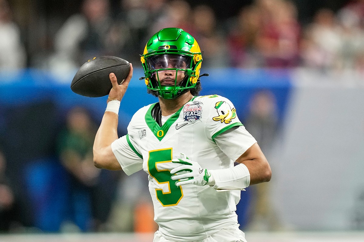 Oregon QB Dante Moore says NFL draft can wait another year