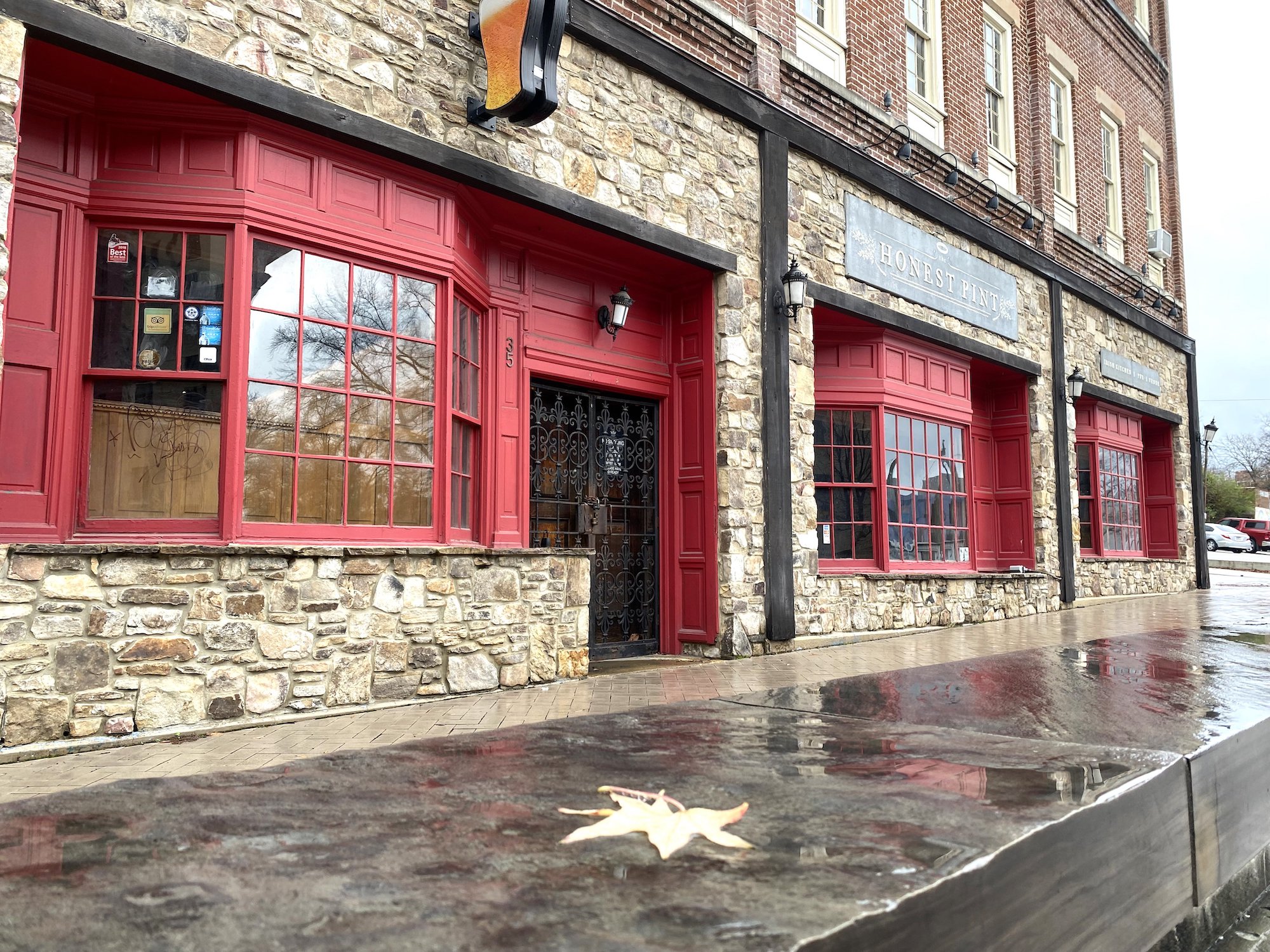 Staff file Photo / The former Honest Pint, located at 19 Patten Parkway, was photographed on Nov., 25, 2025. Developers have withdrawn a plan to replace the structure with a 12-story, 266 unit complex.