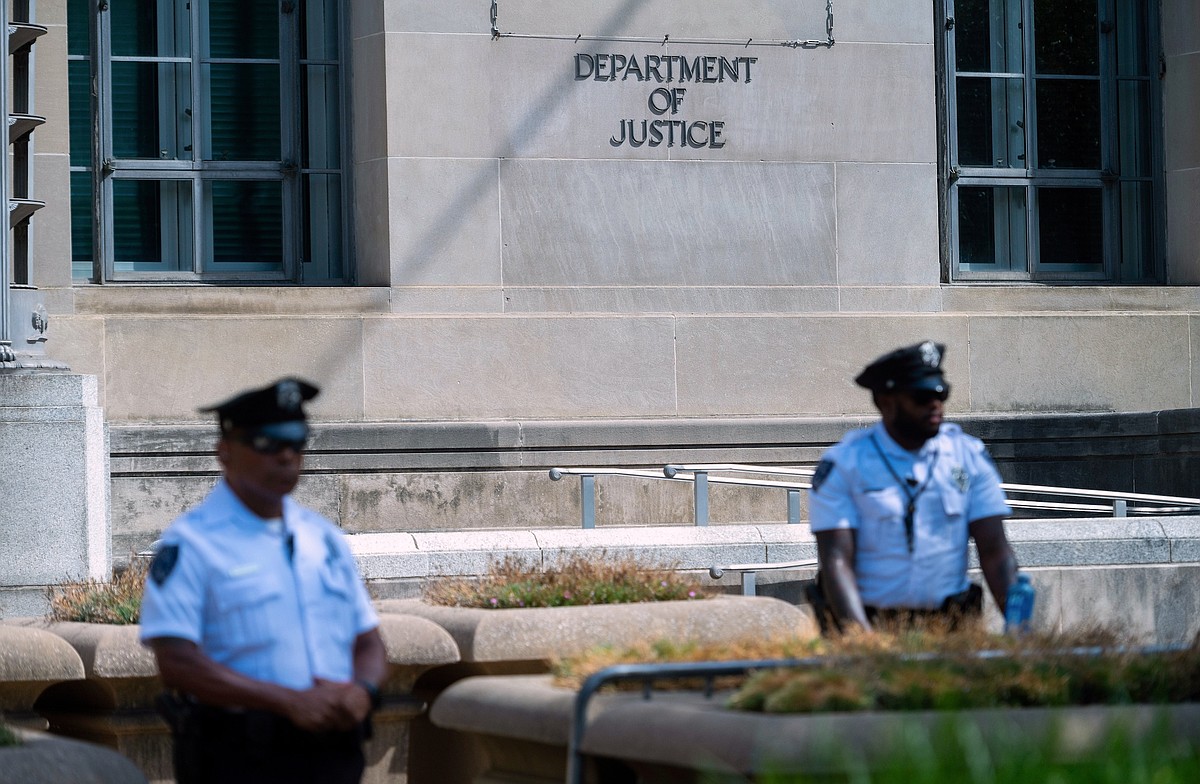 Times Opinion: FBI raid on reporter’s Virginia home demands vigorous opposition