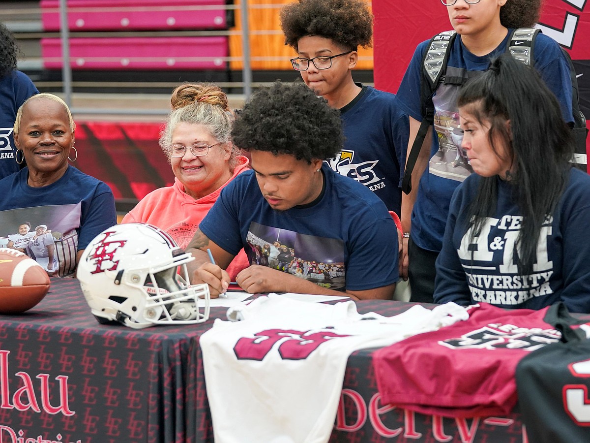 National Signing Day: Texarkana athletes sign with colleges