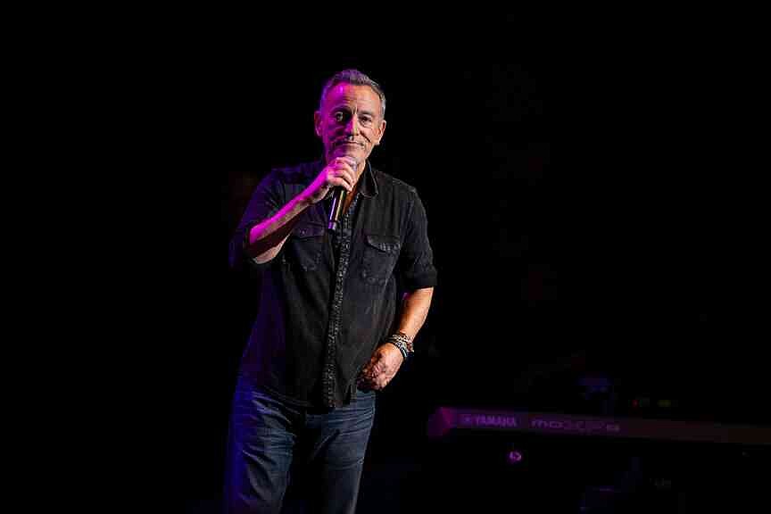 Bruce Springsteen takes charge of Minneapolis protest concert