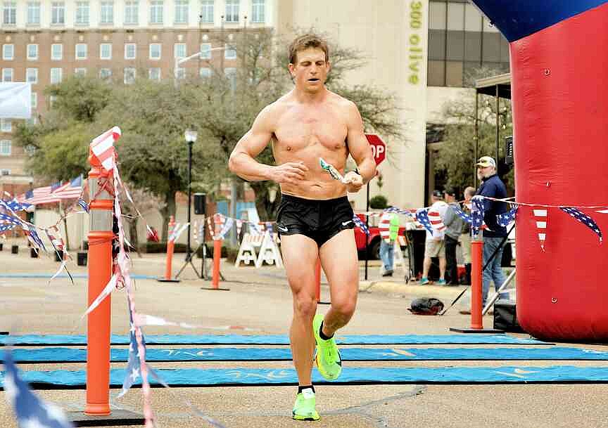 WATCH | Lonsdale, Arkansas, runner takes prize at Run the Line