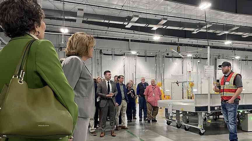 Texarkana, Arkansas, Amazon facility hosts ribbon-cutting, tour