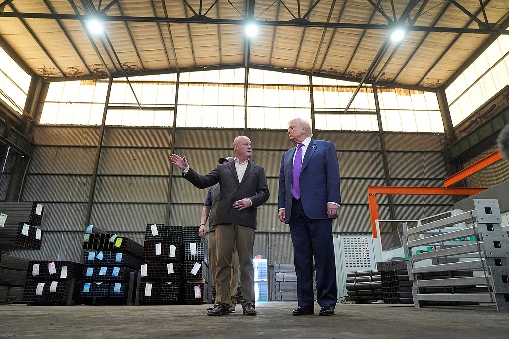 Trump touts tariffs at visit to Coosa Steel Corp. in Rome, Georgia