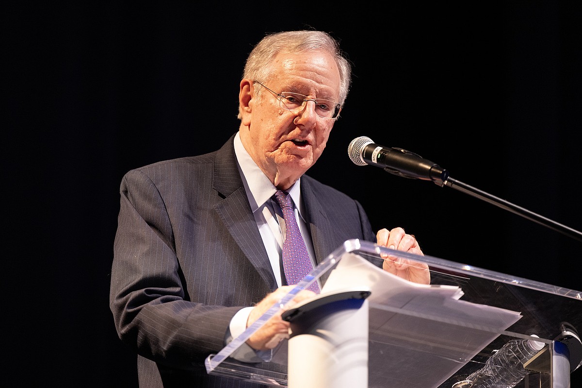 Forbes editor criticizes Trump tariffs, celebrates US companies in UTC lecture