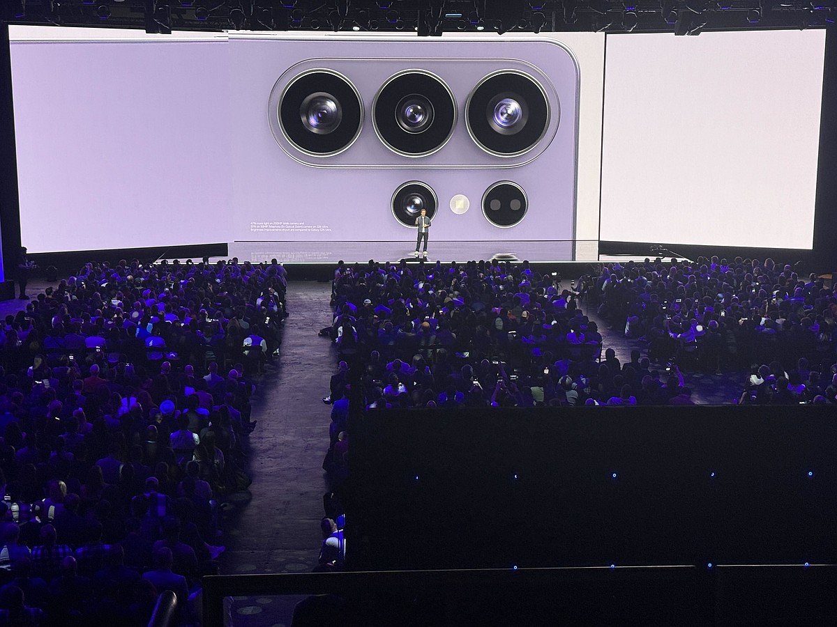 Samsung rolls out more AI, new privacy shield mode with the new Galaxy S26 lineup