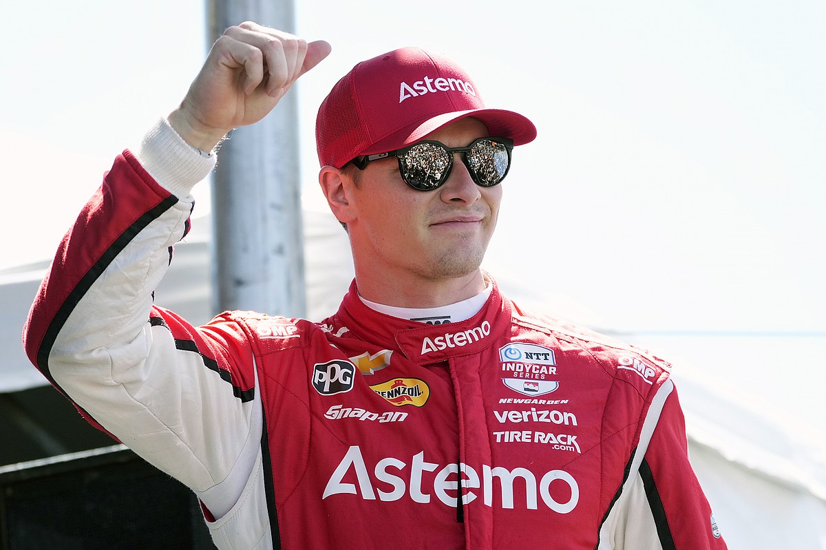 Newgarden Conquers Phoenix, Takes Points Lead as Palou Crashes Out