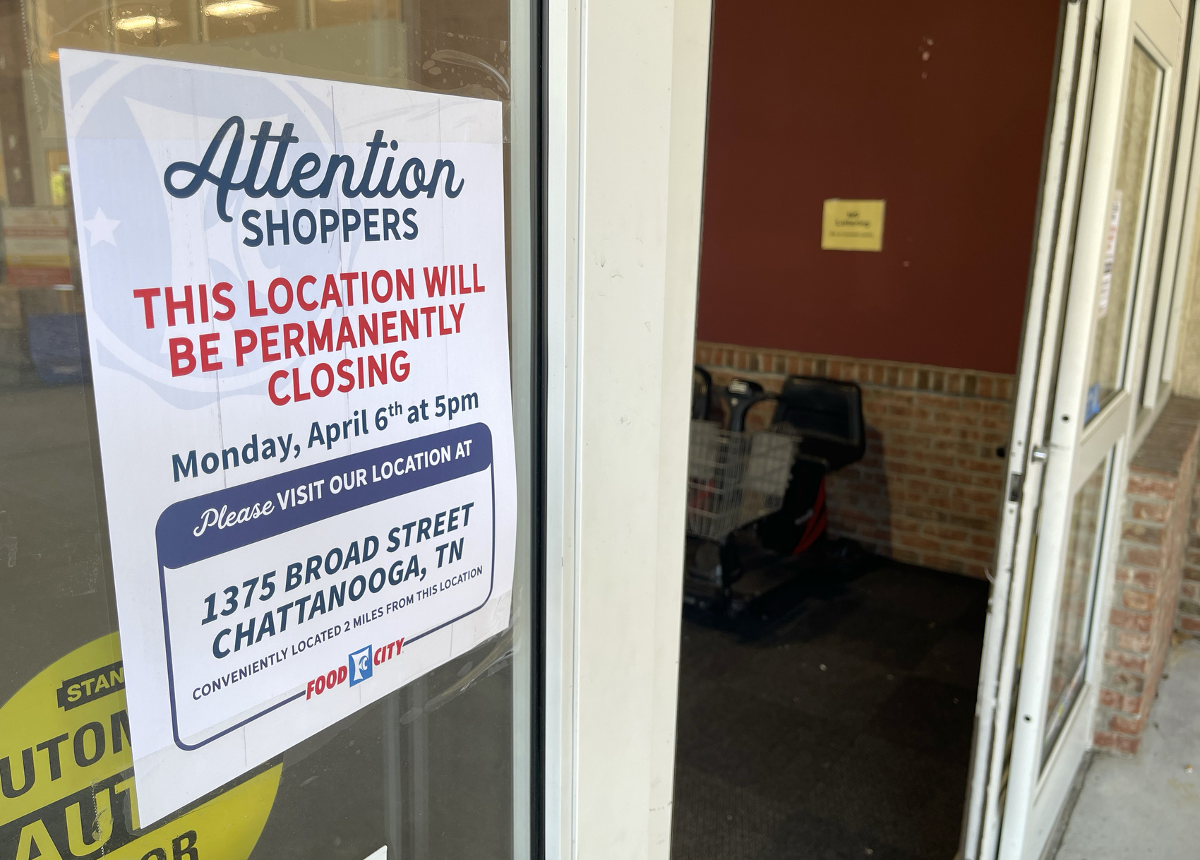 Staff photo by Matt Hamilton/ A sign at the entrance of the St. Elmo Food City informs shoppers of the upcoming closing date.