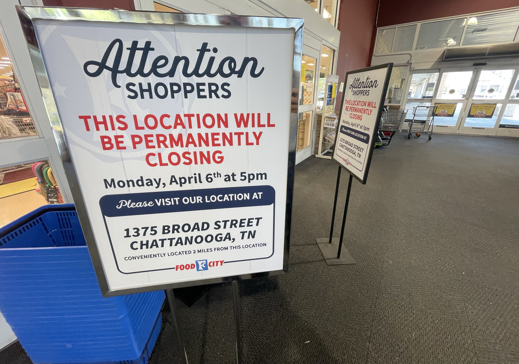 Staff photo by Matt Hamilton/ Signs inside the entrance of the St. Elmo Food City informs shoppers of the upcoming closing date.