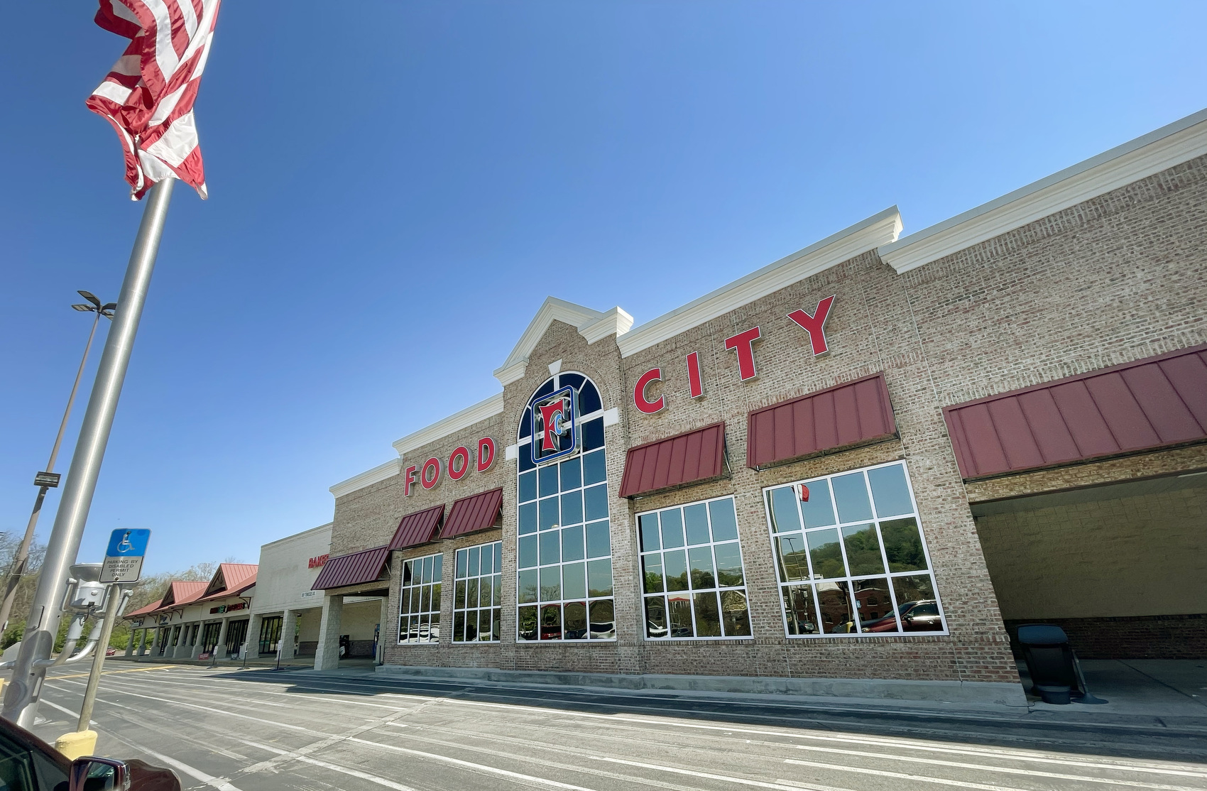 Staff photo by Matt Hamilton/ The St. Elmo Food City is seen on Thursday.