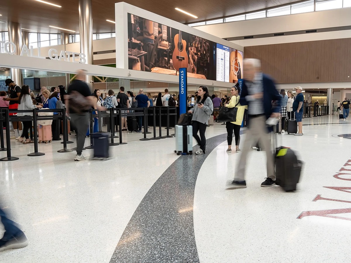 Nashville TSA employee sounds alarm as agents enter second month without pay