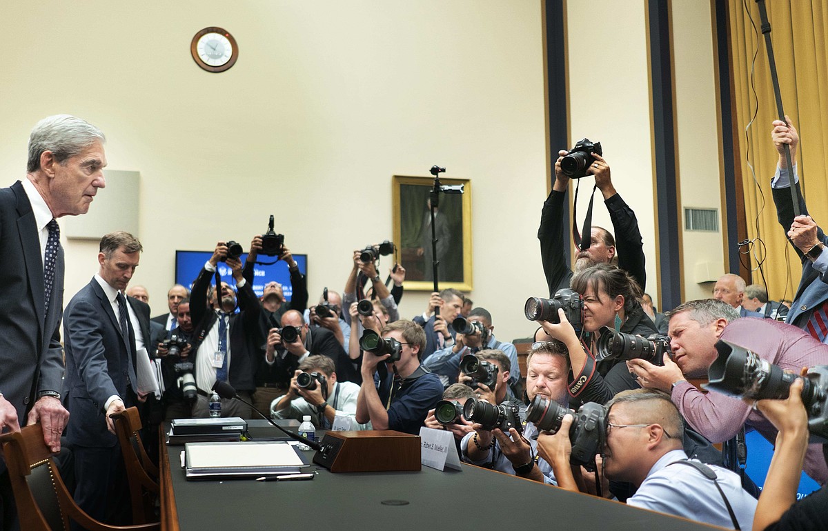 Robert Mueller, ex-FBI director at center of political tempest, dies at 81