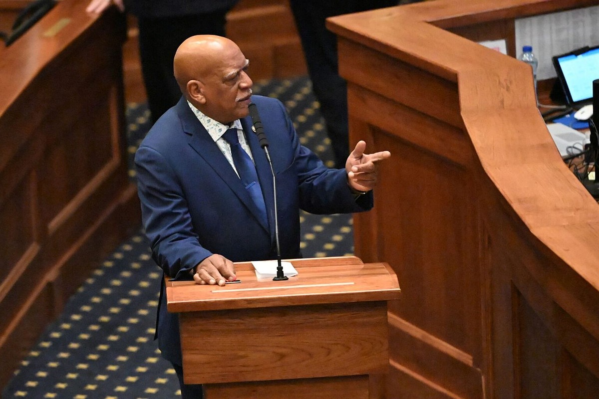 Democratic filibuster delays Alabama Senate vote on Gulf of America, Ten Commandments bills