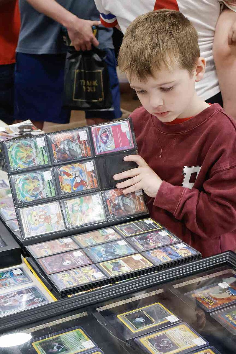 Collectible show unites avid card collectors | Jefferson City News Tribune