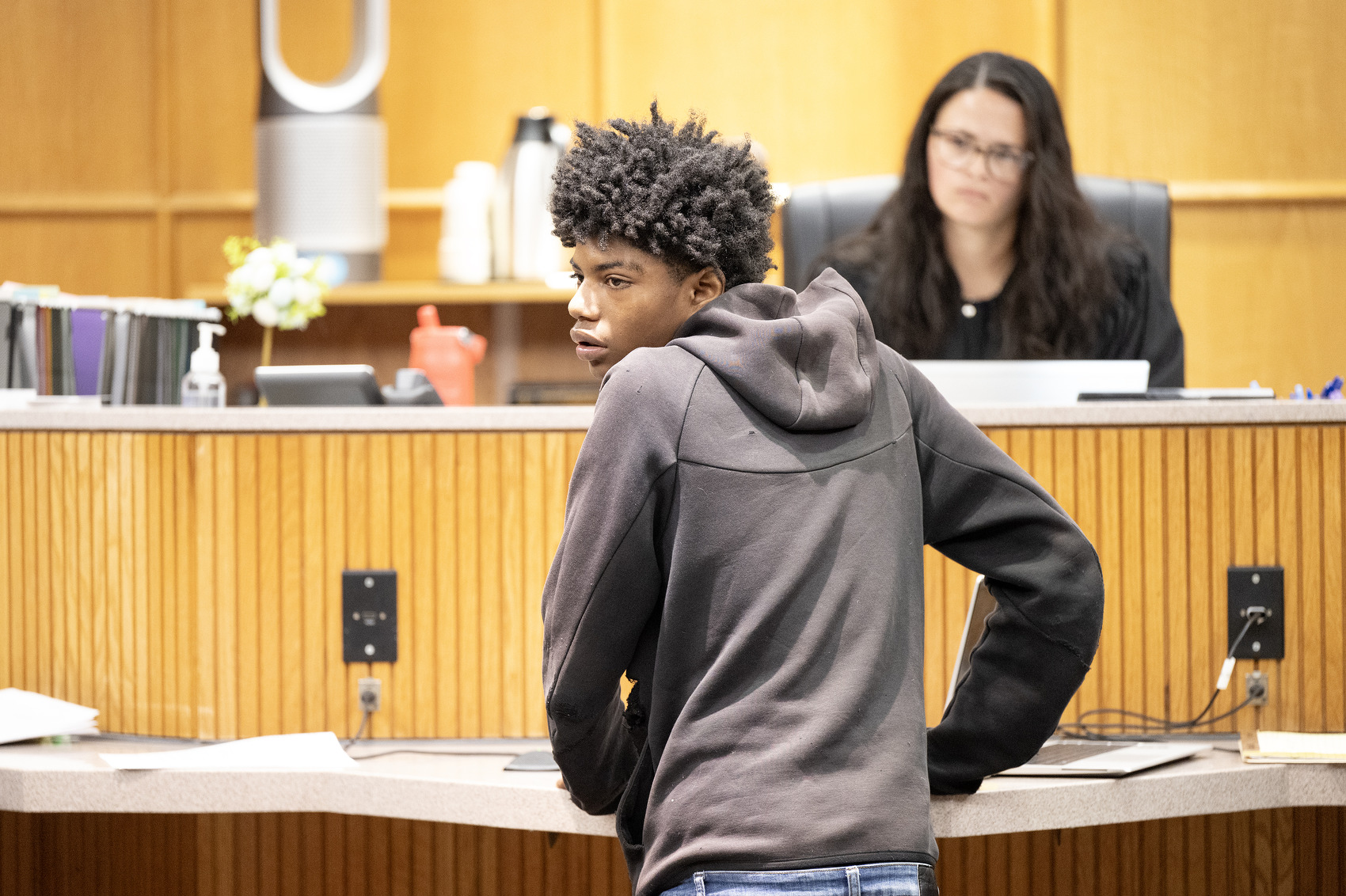 Staff Photo by Seth Carpenter / Witness Jaden Rue looks back at Terrance Brewer Jr. and Milik Woodley in Hamilton County Judge Tori Smith's courtroom. Brewer and Woodley were in a preliminary hearing in connection with their alleged role in the shooting death of Wallace Milam.