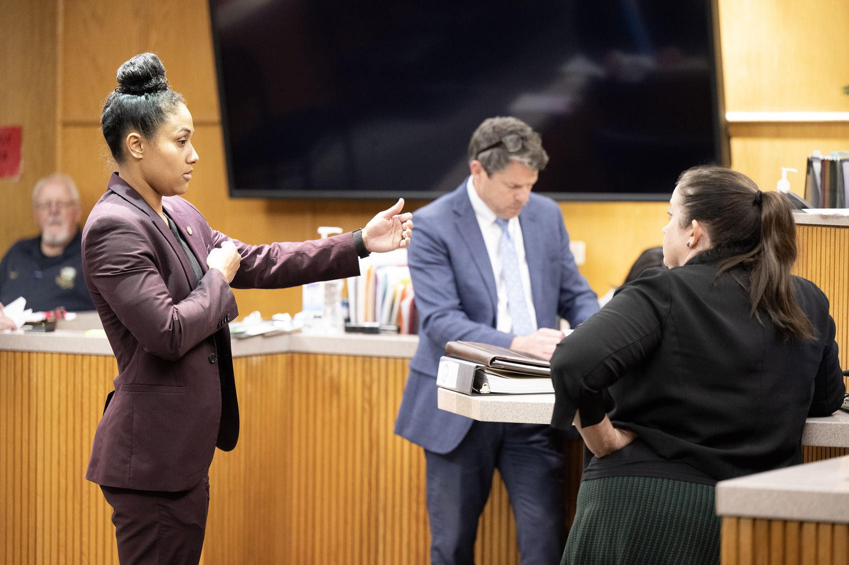 Staff Photo by Seth Carpenter / Detective Marina Wilkerson answers questions from Assistant District Attorney Vicki Carriker in Hamilton County Judge Tori Smith's courtroom. Terrance Brewer Jr. and Milik Woodley were in a preliminary hearing for their alleged role in the shooting death of Wallace Milam.