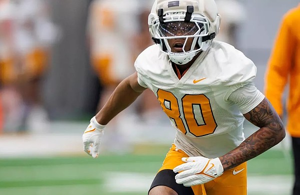 Image for Keys eager to contribute in promising receiver room for Vols